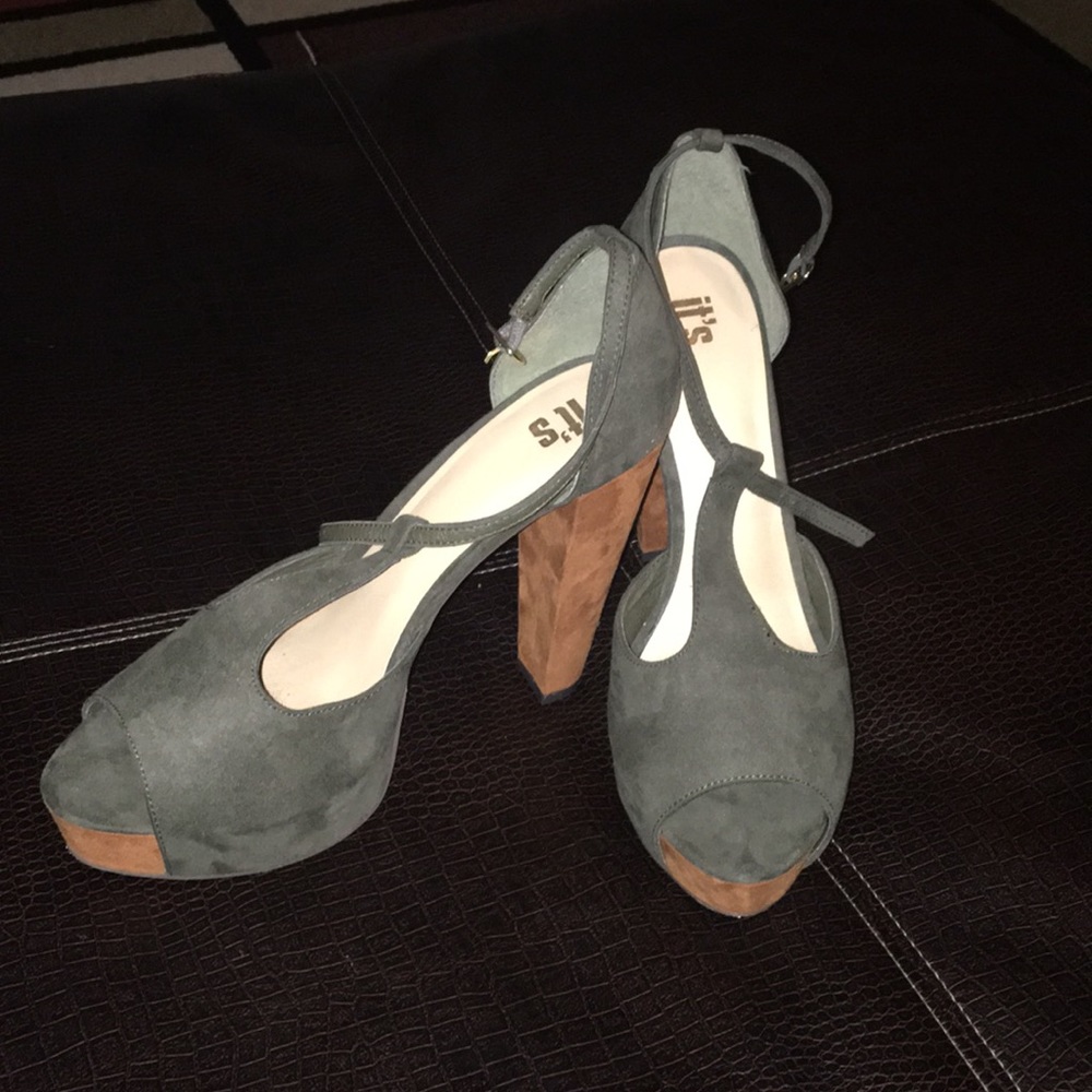 Green sandal heels sz 9